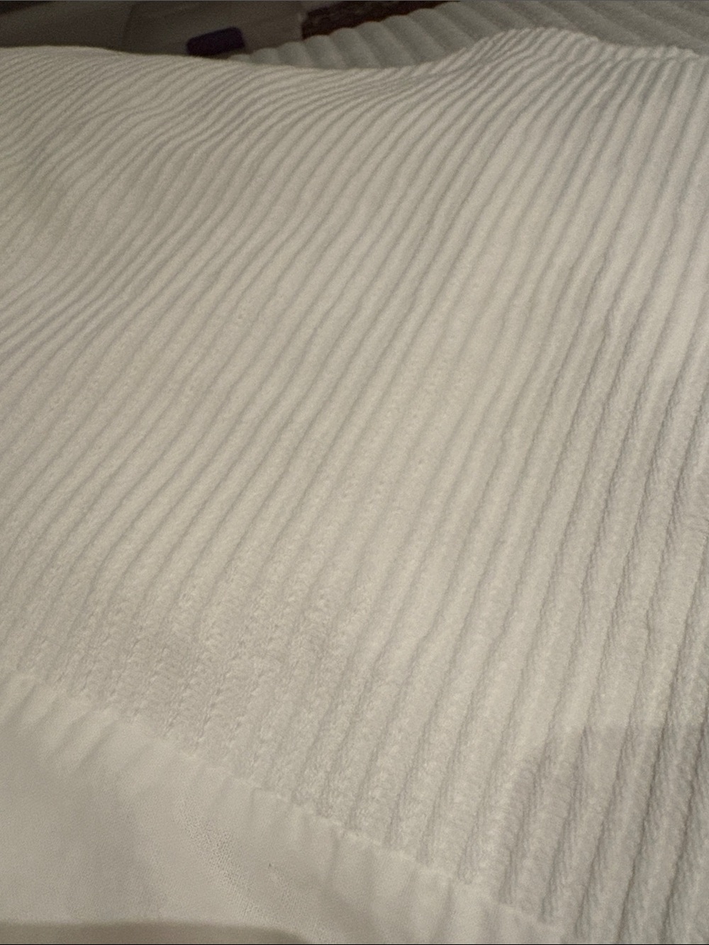 Fitted King Size Gluckstein Home Bedskirt
Cream Coloured 
Shirt Ribbed